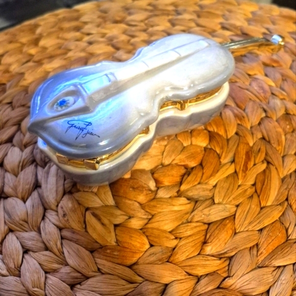 Vintage Italian Elegant White and Gold ChelloTrinket Box - Picture 1 of 8